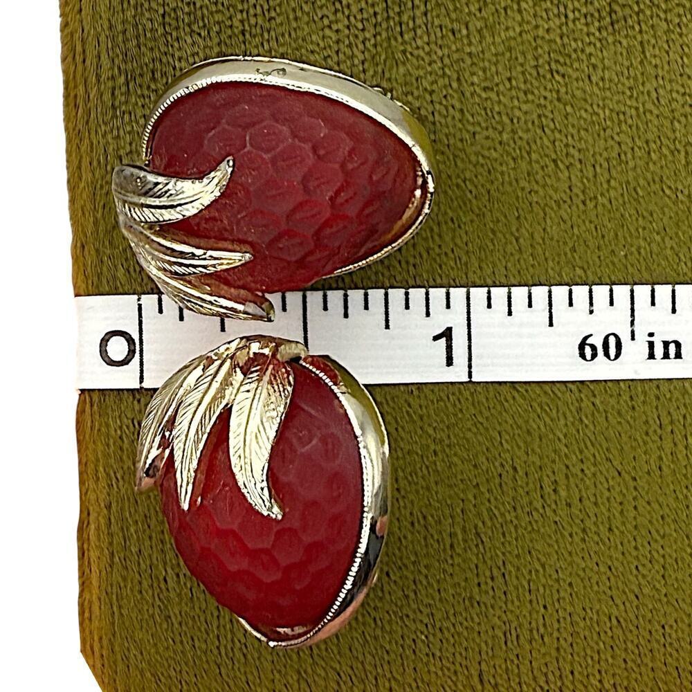 Vintage Sarah Coventry Strawberry Festival Red Earrings Clip On Book Piece - Picture 5 of 7